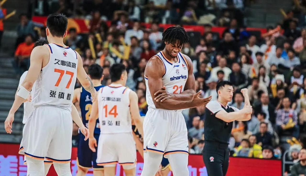 kaiyun开云-广东上海争夺俱乐部杯赛八强名额!五位国手缺席,杜锋赌进攻